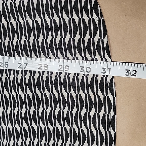 Calvin Klein Size 1X Ombre Red to White with Black Patterned Button Front Blouse - Picture 11 of 13